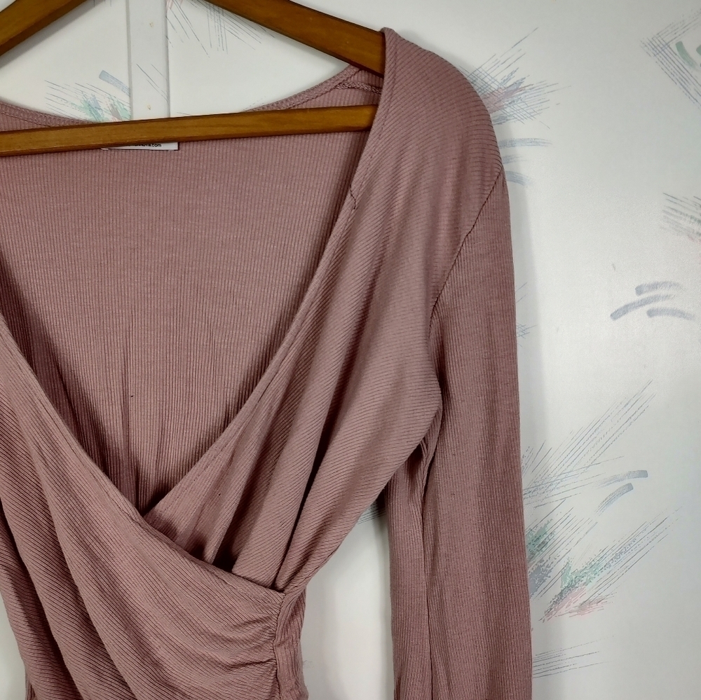 Fashion Nova Pink Long Sleeve Cropped Top - Picture 2 of 11